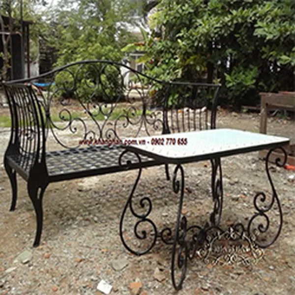 Benches unique artistic wrought iron, impressive suitable for garden
