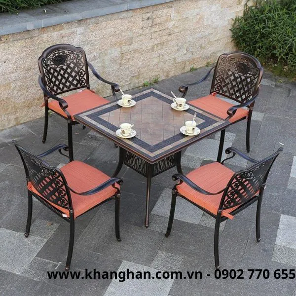 BỘ BÀN VUÔNG MẶT GỐM 4 GHẾ NHÔM ĐÚC KIỂU TÂN CỔ ĐIỂN 