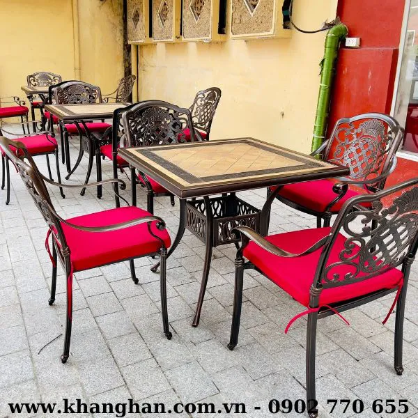  BỘ BÀN VUÔNG MẶT GỐM 4 GHẾ CHO SÂN VƯỜN SANG TRỌNG