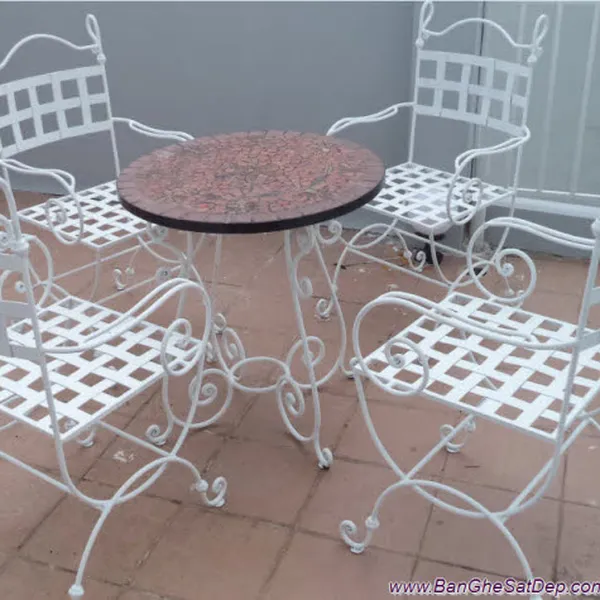 Những mẫu bàn ghế sắt mỹ thuật được yêu thích nhất năm 2014