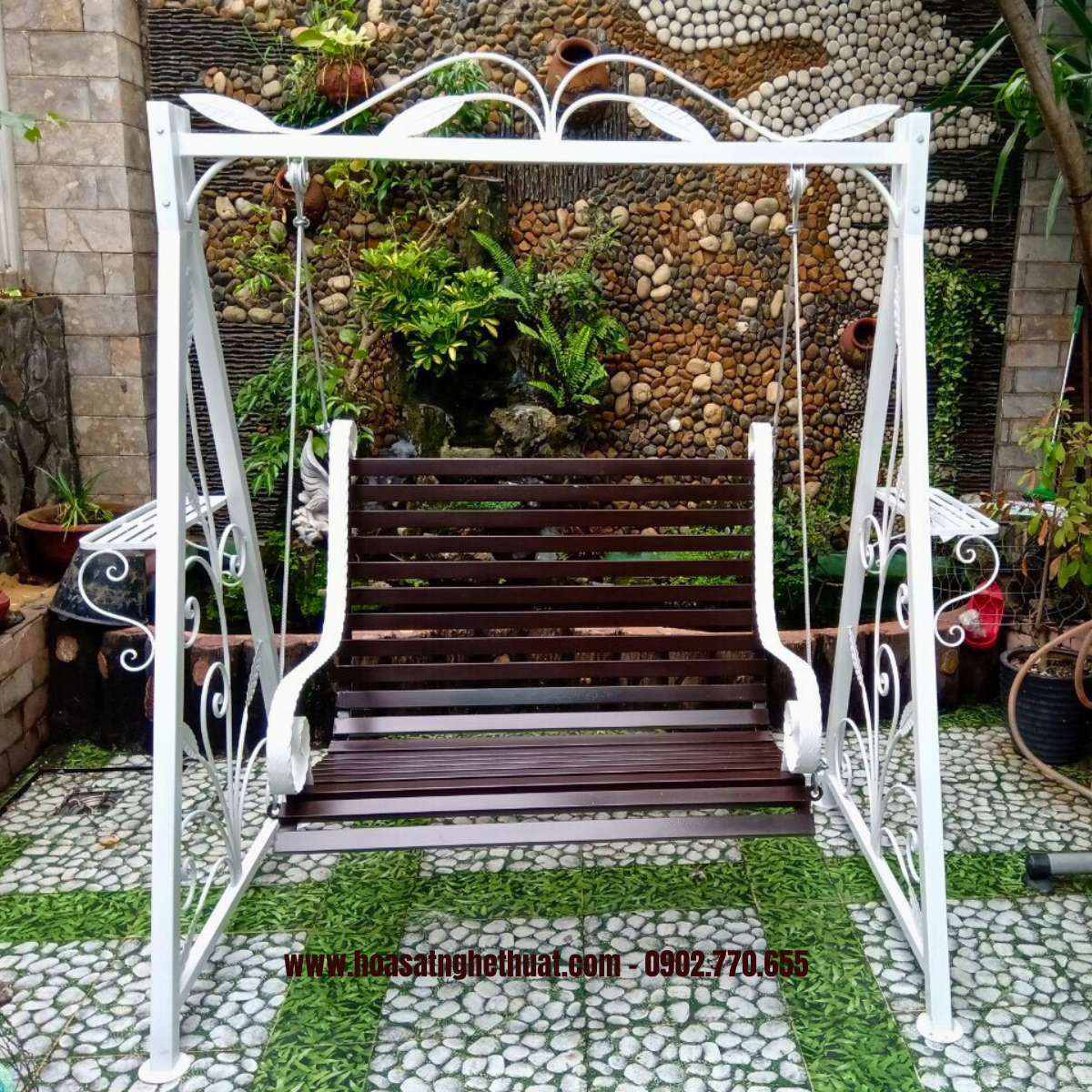 Xích đu ngoài trời sắt mỹ thuật đẹp duyên dáng KH14-XD011 Xích đu ngoài trời sắt mỹ thuật đẹp duyên dáng KH14-XD011