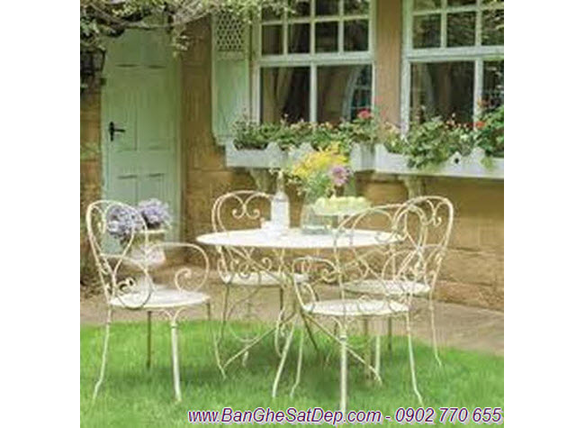 Bàn ghế sân vườn sắt nghệ thuật KH-BG022 Bàn ghế sân vườn sắt nghệ thuật KH-BG022