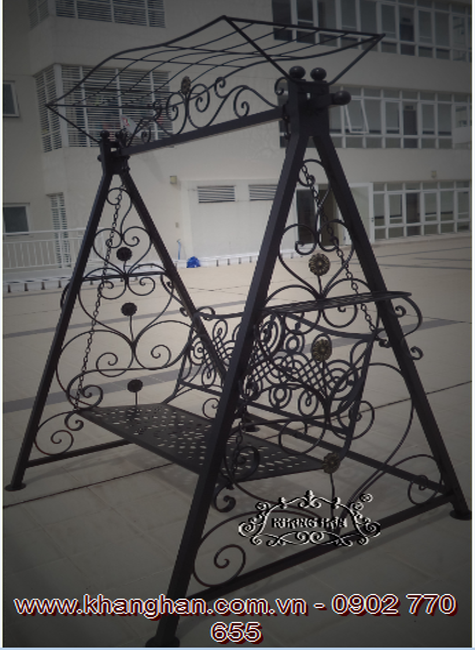 Xích đu sắt rèn mỹ thuật duyên dáng với hoa văn cắt CNC cho nhà đó xuân KH14-XD012 Xích đu sắt rèn mỹ thuật duyên dáng với hoa văn cắt CNC cho nhà đó xuân KH14-XD012