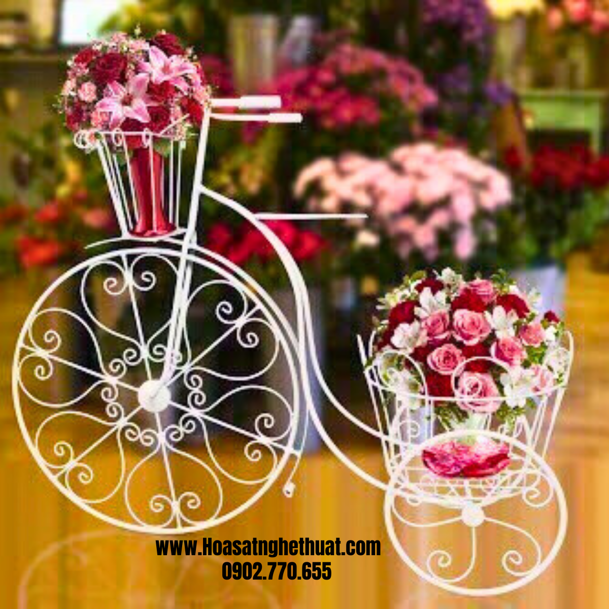 Hoa đẹp và chiếc xe đạp trang trí bằng sắt uốn duyên dáng.- KH14-STT002 Hoa đẹp và chiếc xe đạp trang trí bằng sắt uốn duyên dáng.- KH14-STT002