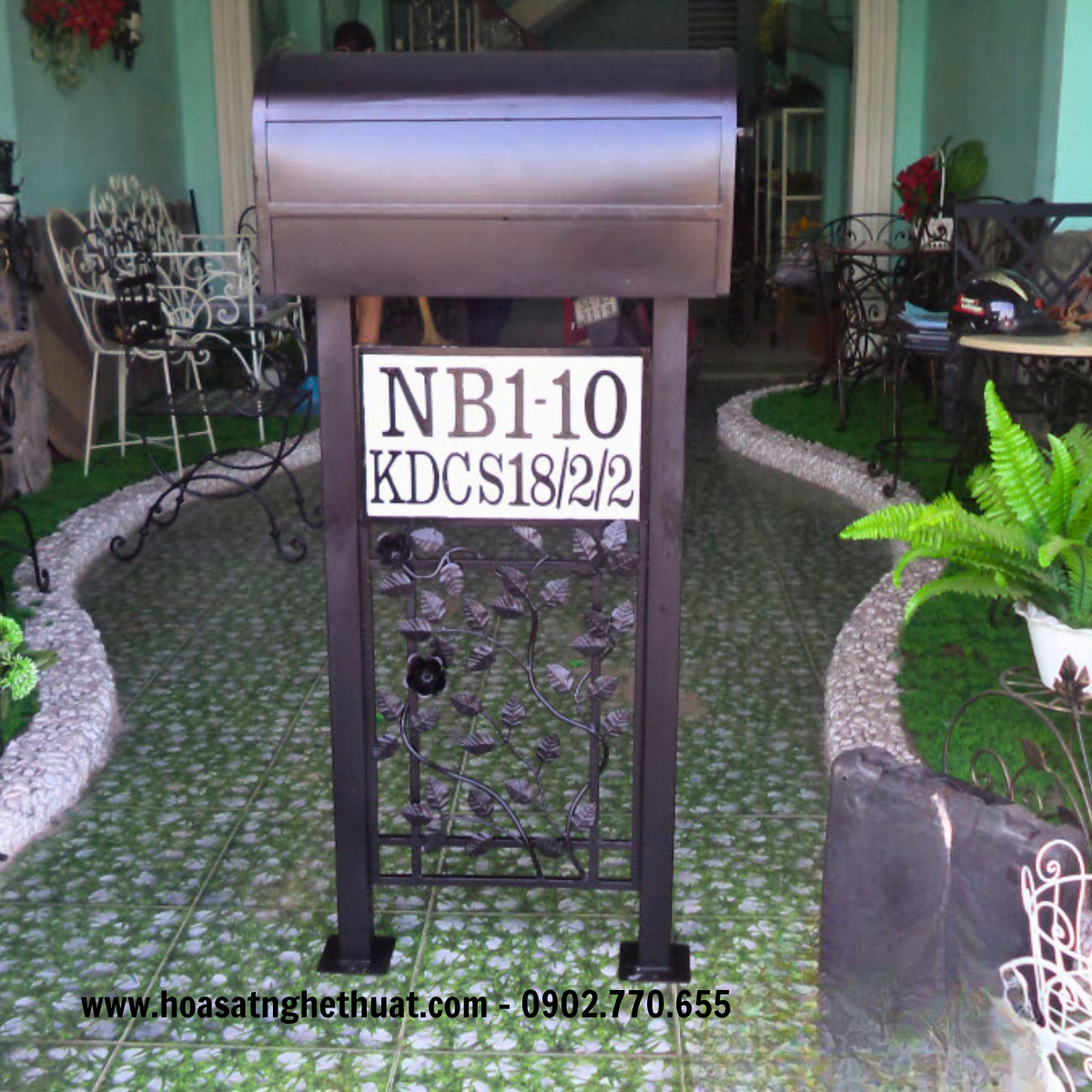 Thùng thư đứng bằng sắt mỹ thuật đẹp, sang trọng cho nhà biệt thự KH14-TT008 Thùng thư đứng bằng sắt mỹ thuật đẹp, sang trọng cho nhà biệt thự KH14-TT008