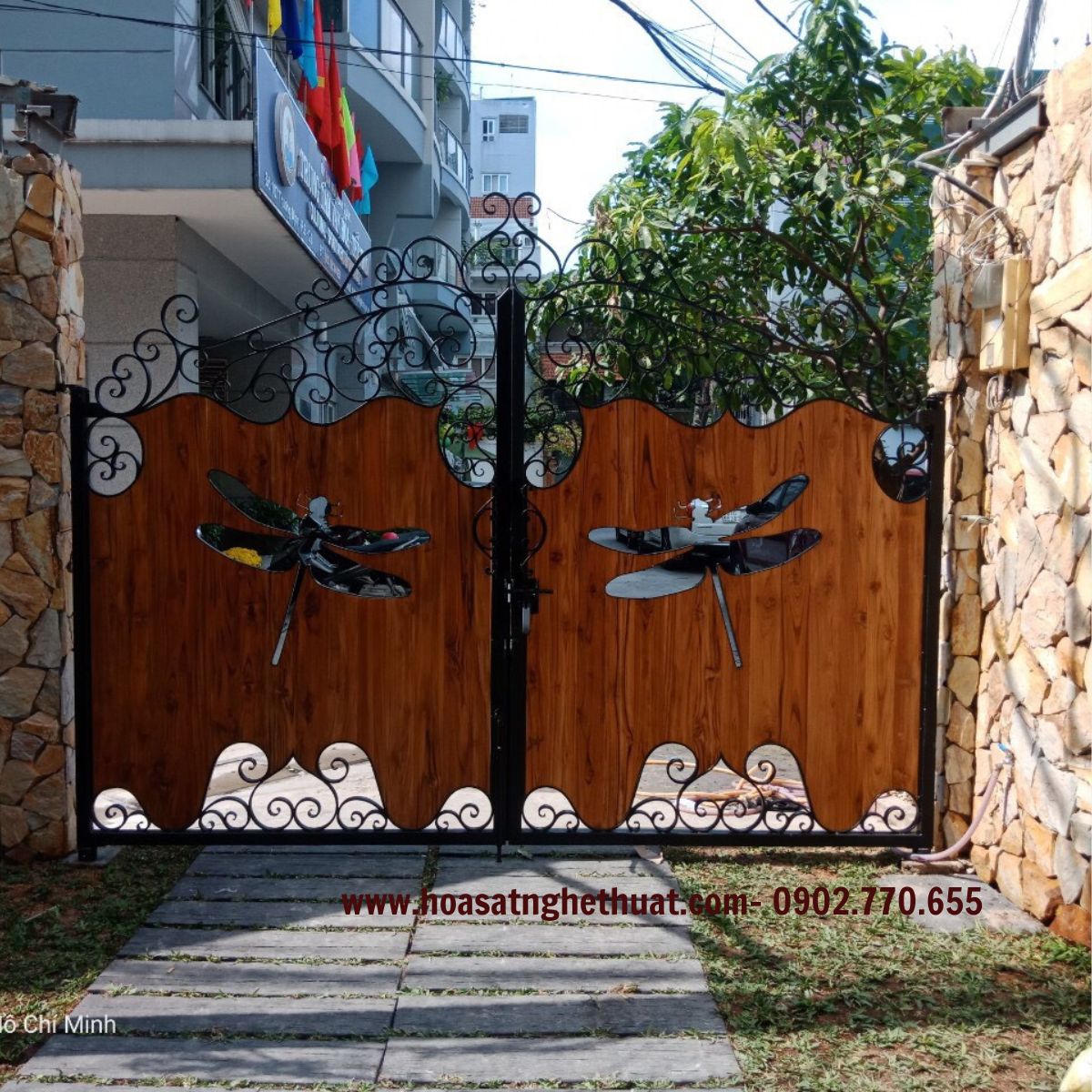 Cổng sắt nhà phố bằng sắt rèn nghệ thuật