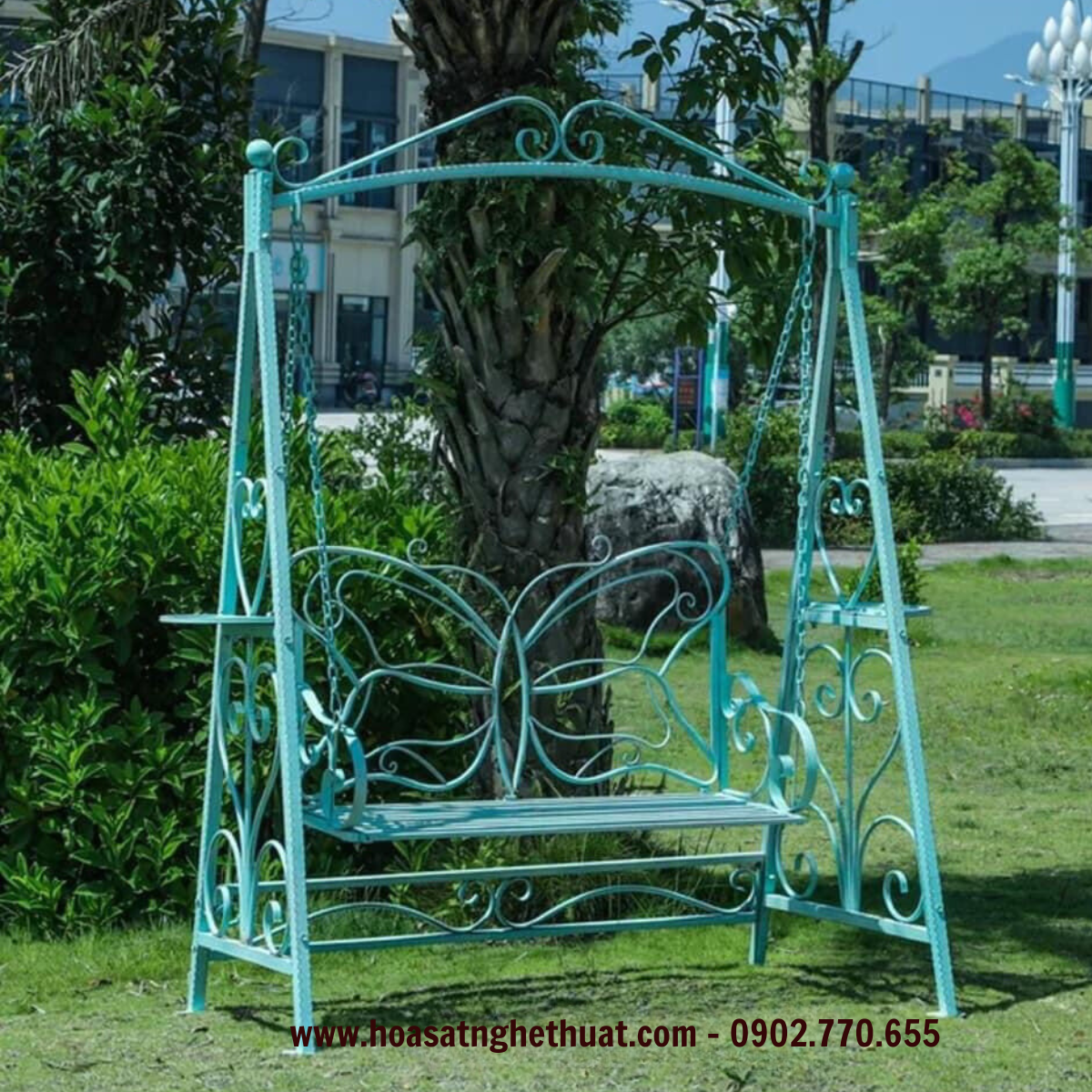 một chiếc xích đu ấn tượng bằng sắt cho sân vườn ngày hè ôi bức một chiếc xích đu ấn tượng bằng sắt cho sân vườn ngày hè ôi bức