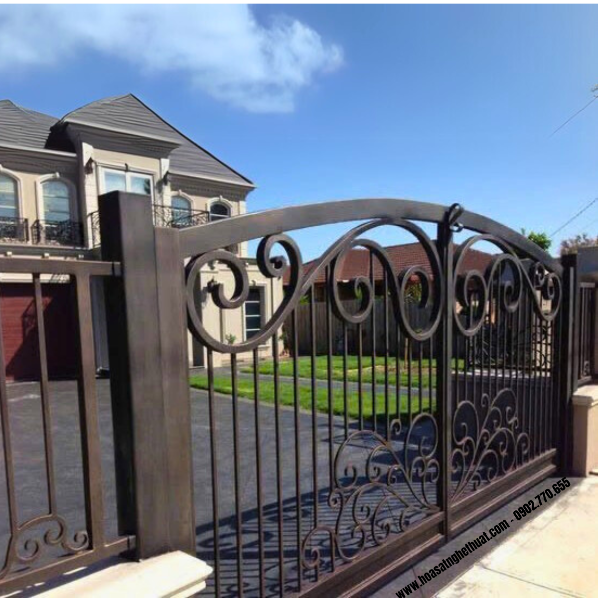 Cổng sắt rèn mỹ thuật cho biệt thự sân vườn Cổng sắt rèn mỹ thuật cho biệt thự sân vườn
