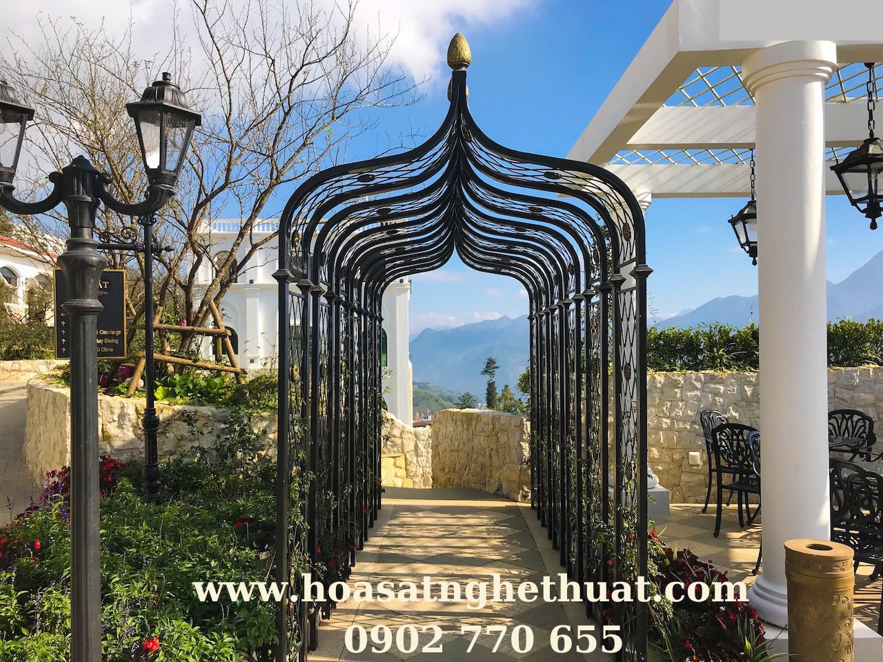 Kỳ quan sắt rèn trong khu vườn cổ tích mang phong cách Châu Âu hiện đại Kỳ quan sắt rèn trong khu vườn cổ tích mang phong cách Châu Âu hiện đại