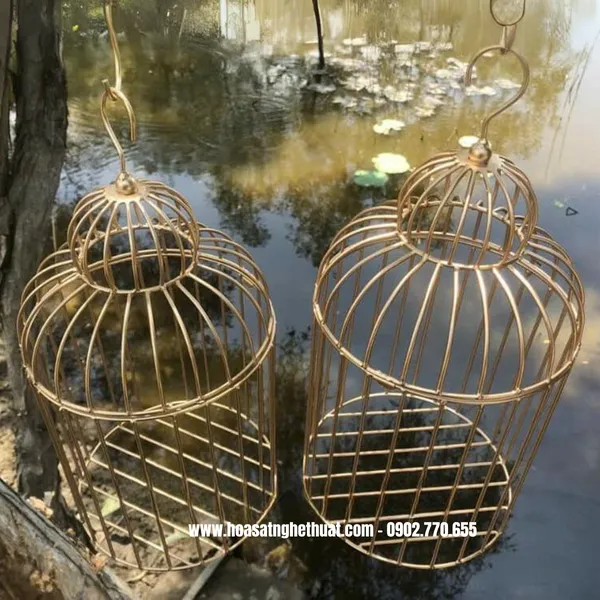 CHIẾC LỒNG CHIM SẮT