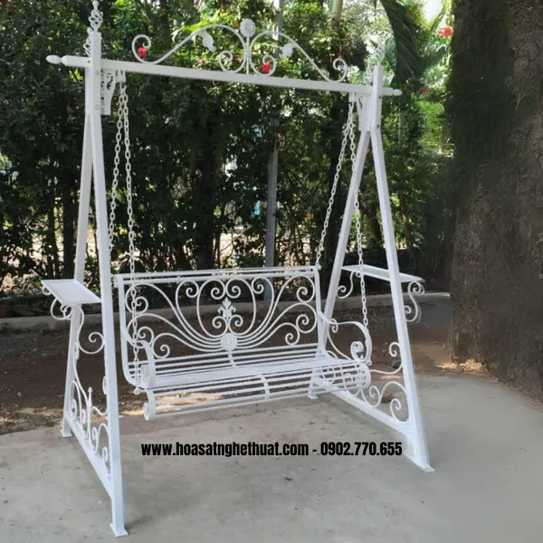 XÍCH ĐU NGOÀI TRỜI