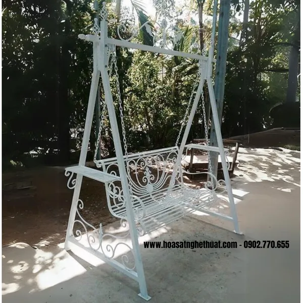 XÍCH ĐU NGOÀI TRỜI