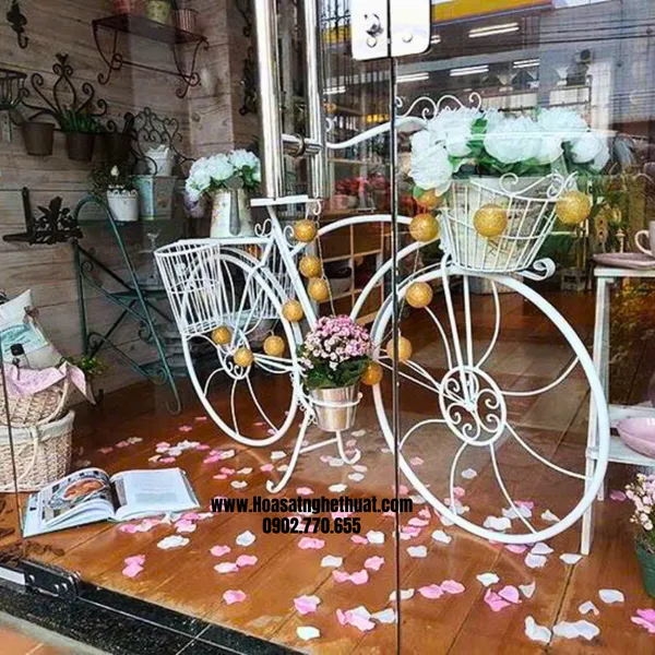 Xe Đạp Hoa Sắt Mỹ Thuật Trang Trí Cho Lễ Hội