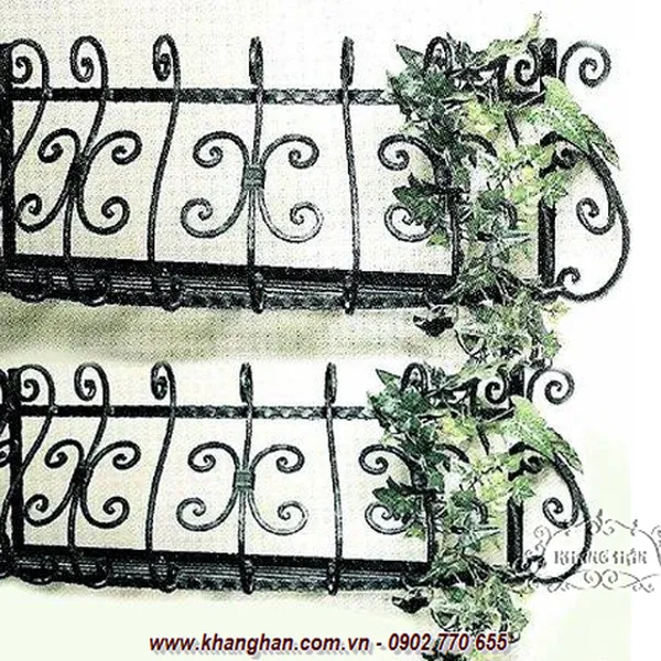 Trang trí nhà độc đáo từ "kệ hoa - giá treo sắt mỹ thuật"