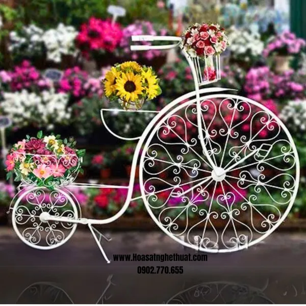 Xe đạp bằng sắt uốn nghệ thuật