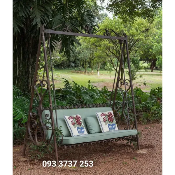 MẪU XÍCH ĐU SẮT PHONG CÁCH CỔ ĐIỂN PHÁP