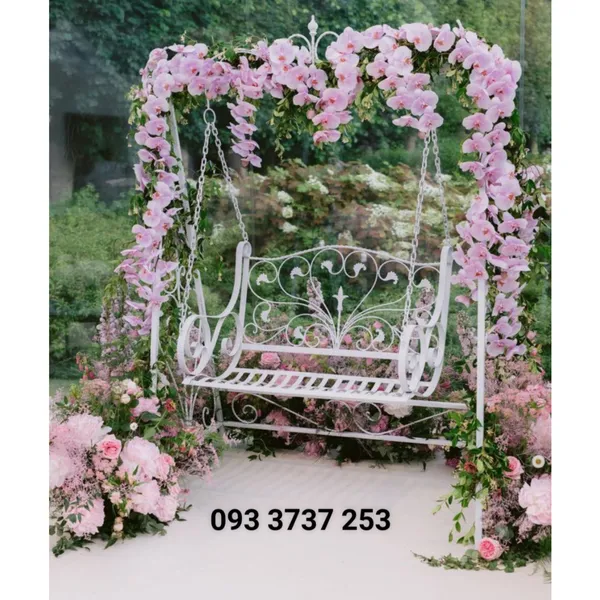 XÍCH ĐU SẮT TRANG TRÍ TIỆC NGOÀI TRỜI LÃNG MẠN