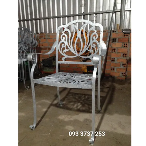 GHẾ SẮT CNC HỌA TIẾT HOA SEN ĐẸP SẮC NÉT