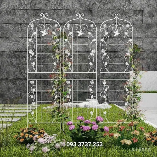 Khung trang trí sắt mỹ thuật kết hợp hoa lá sắt 