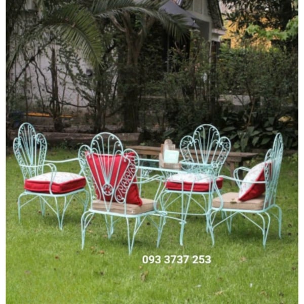 BÀN GHẾ SẮT RÈN LƯNG TỰA DUYÊN DÁNG