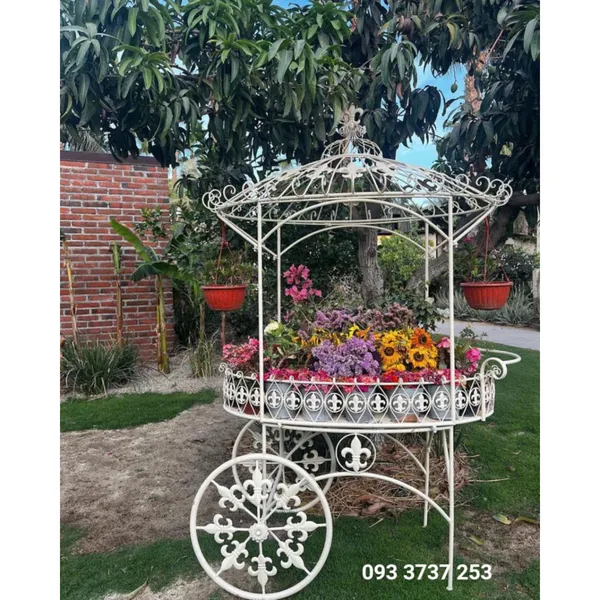 XE SẮT MỸ THUẬT TRANG TRÍ SÂN VƯỜN ĐẸP LÃNG MẠN