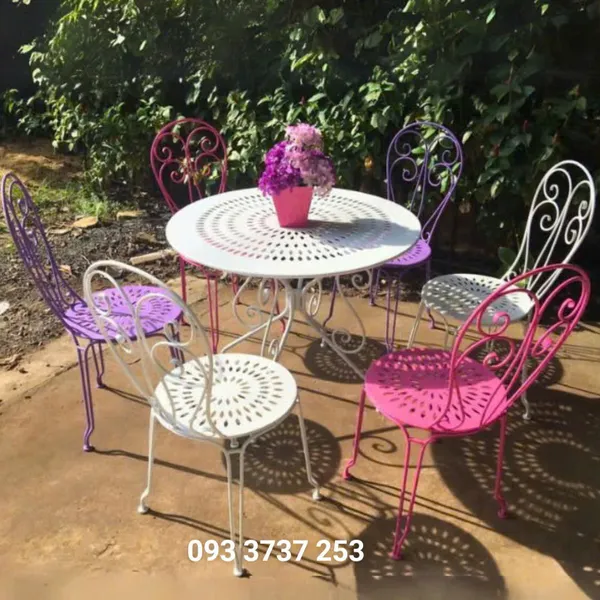 BÀN GHẾ SẮT MỸ THUẬT NGOÀI TRỜI