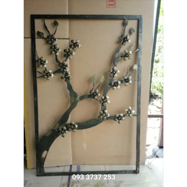 Khung trang trí sắt rèn hình hoa mai