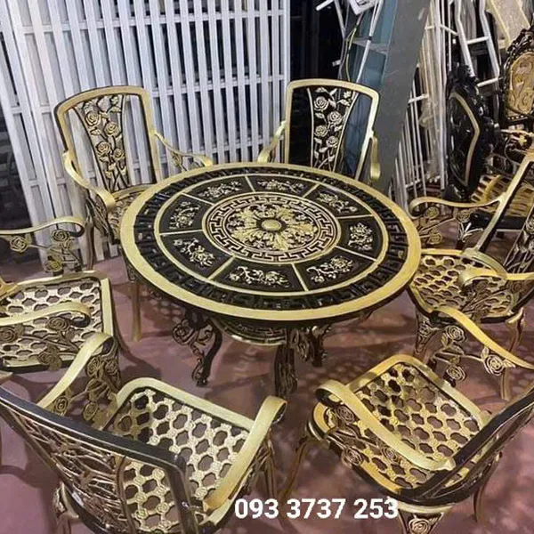 BÀN TRÒN 6 GHẾ HỌA TIẾT HOA HỒNG MÀU ĐEN NHỦ ĐỒNG