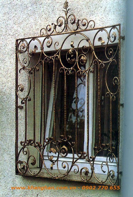 Cửa sổ sắt đặc rèn nghệ thuật với tông màu giả cổ cùng phụ kiện sắt