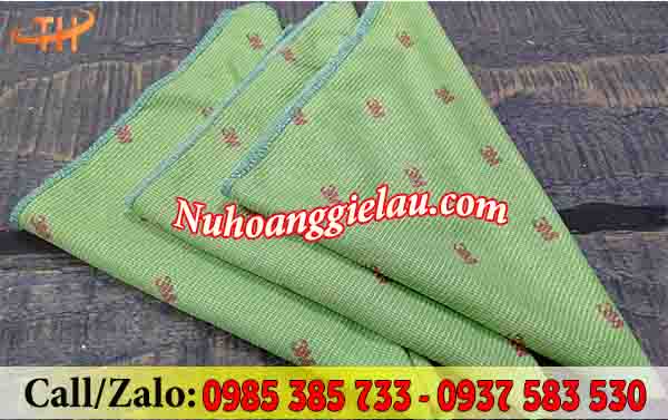 Khăn lau công nghiệp 3M màu xanh với nhiều chữ 3M được in trên bề mặt  Khăn lau công nghiệp 3M màu xanh với nhiều chữ 3M được in trên bề mặt