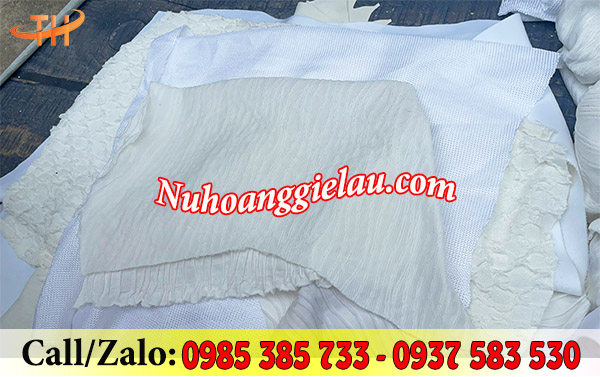 Bề mặt vải lau trắng mềm mịn, độ thấm hút vượt trội Bề mặt vải lau trắng mềm mịn, độ thấm hút vượt trội