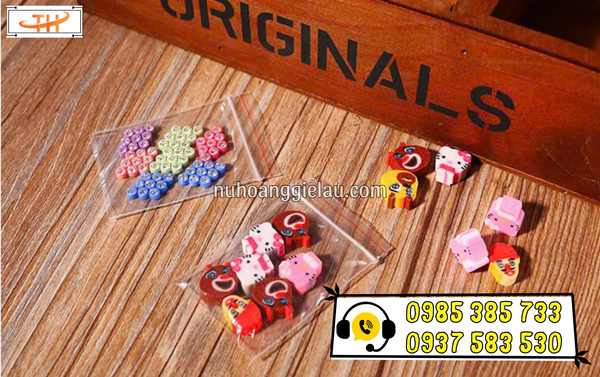 Túi zipper chỉ đỏ đóng gói hàng hoá đẹp mắt, sạch sẽ Túi zipper chỉ đỏ đóng gói hàng hoá đẹp mắt, sạch sẽ