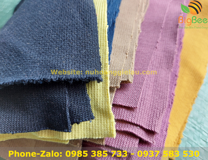 Vải vụn làm thảm dậm chân bán ở chợ