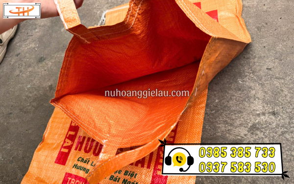 Bao gạo dệt PP có quai xách chất liệu khá dày dặn Bao gạo dệt PP có quai xách chất liệu khá dày dặn