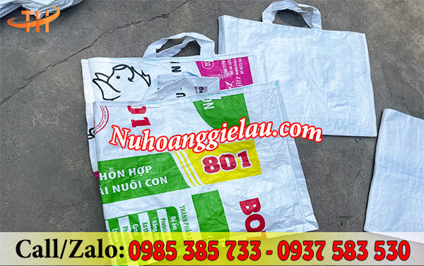 Túi xách làm từ bao cám an toàn, tiện lợi  Túi xách làm từ bao cám an toàn, tiện lợi