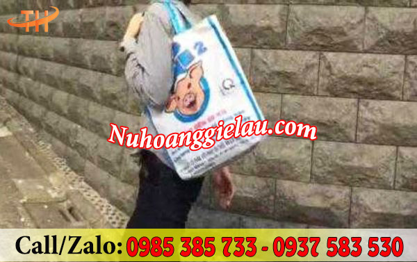 Túi xách làm từ bao cám được ứg dụng nhiều trong đời sống  Túi xách làm từ bao cám được ứg dụng nhiều trong đời sống