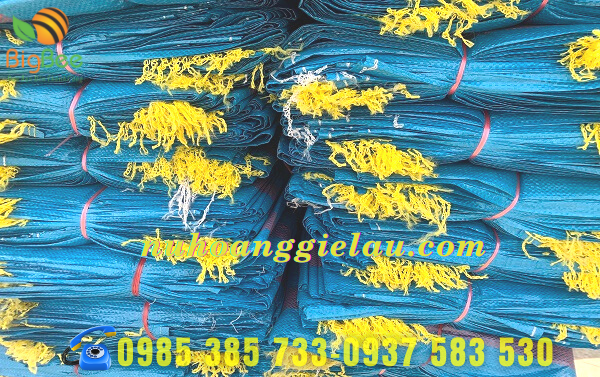 bao tải dứa được bó thành từng bó