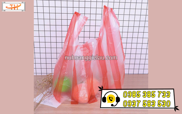 Túi nilon 2 quai sọc đỏ cho khả năng chứa đựng nhiều loại hàng hoá Túi nilon 2 quai sọc đỏ cho khả năng chứa đựng nhiều loại hàng hoá