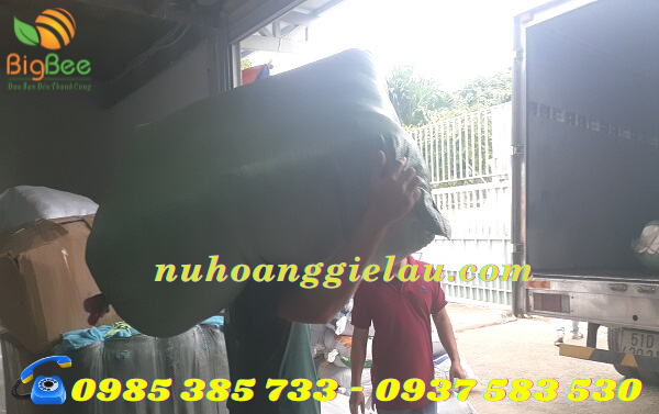 chuẩn bị nhanh vải lau còn kịp cho khách