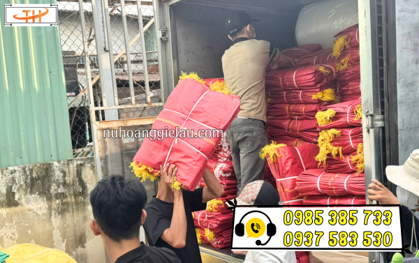 Xuất kho bao tải giá sỉ mỗi ngày tại Thu Hồng Xuất kho bao tải giá sỉ mỗi ngày tại Thu Hồng