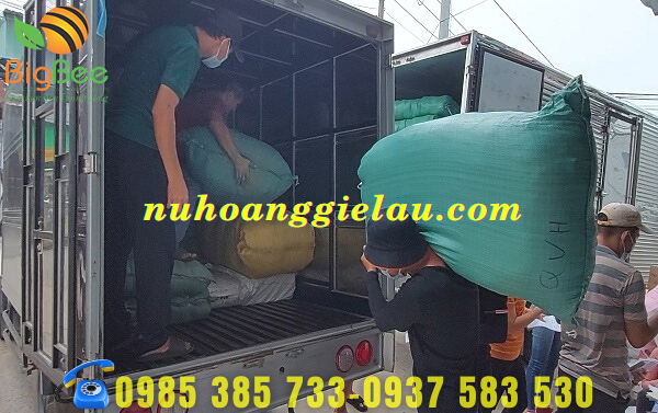 tất bật soạn nhanh đơn hàng vải lau công nghiệp cho khách Thủ Đức