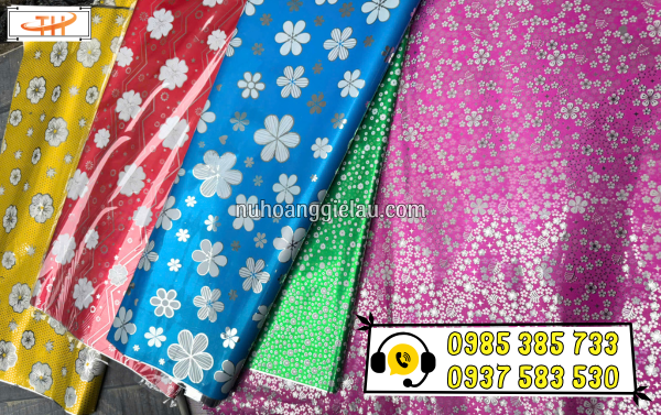 Giấy kiếng bóng gói quà sẵn hàng quanh năm tại Thu Hồng Giấy kiếng bóng gói quà sẵn hàng quanh năm tại Thu Hồng