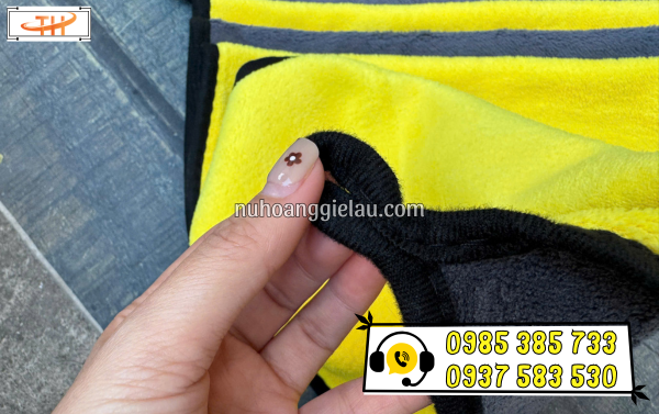 Khăn có thiết kế phần móc treo tiện lợi Khăn có thiết kế phần móc treo tiện lợi