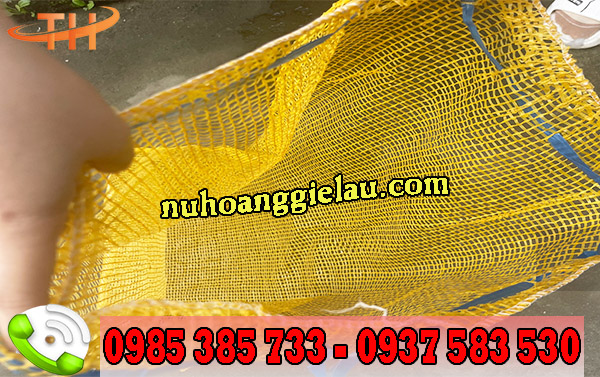 Bao tải lưới màu vàng được thiết kế thêm dây rút tiện lợi Bao tải lưới màu vàng được thiết kế thêm dây rút tiện lợi