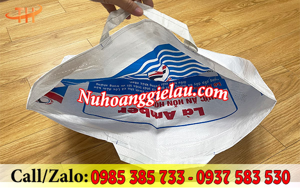 Bao tải có quai được may chắc chắn Bao tải có quai được may chắc chắn