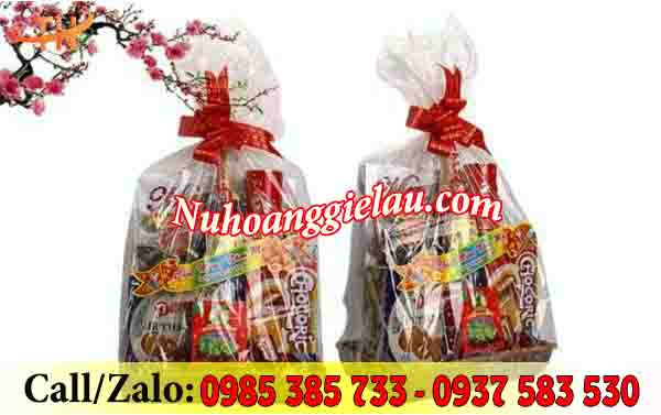 Tem dán Chúc Mừng Năm Mới giúp giỏ quà thêm bắt mắt, sinh động Tem dán Chúc Mừng Năm Mới giúp giỏ quà thêm bắt mắt, sinh động