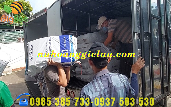 túi đựng rác màu đen được đóng gói theo từng bao