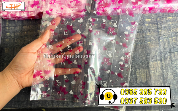Bề mặt túi bóng, mịn, trong suốt Bề mặt túi bóng, mịn, trong suốt