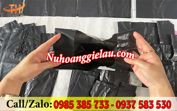 Túi nilon đen bóng 2 quai xách chắc chắn Túi nilon đen bóng 2 quai xách chắc chắn