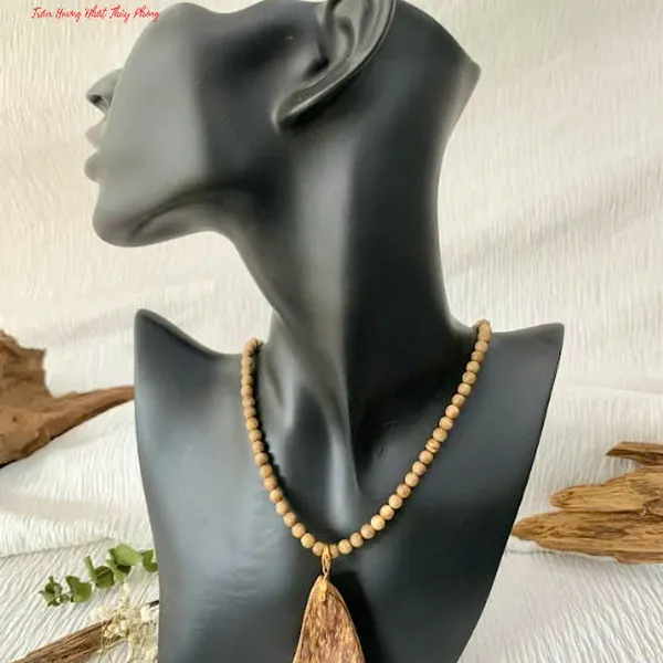Mặt Dây Chuyền Vô Định Hình Trầm Hương Indonesia Kèm Móc Vàng 18k